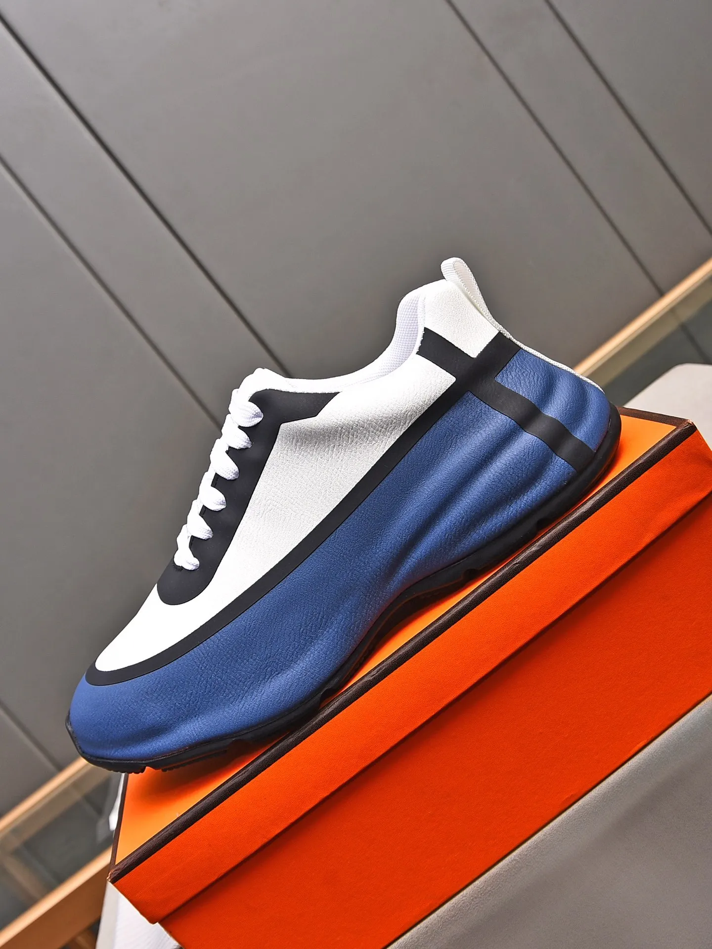 Men's shoes 💰560 [Hermes] New sports shoes Hermès are the most comfortable shoes, no one else⃣️, very light on the feet and very good-looking, you will not feel tired when you go shopping and running around 👍 Very light and comfortable, extremely light, suitable for both sports and leisure, and feel great when stepping on them! It’s up to you to choose, there’s always what you want~ ✔️Material: imported first-layer cowhide ✔️Inner lining: breathable mesh ✔️Outsole: genuine leather bottom ✔️Size: Men’s 38-44 (45 custom-made)